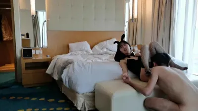 人美逼真遭罪！大神约啪魔都90后模特嫩妹，众多姿势强势露脸狂操