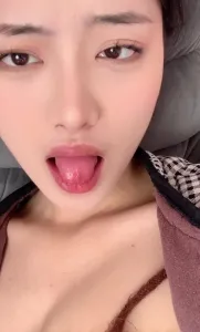 看似清纯反差 背地里三洞全开 可玩性非常多