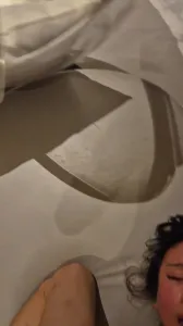 简直是太骚了！ 没操几下都给他叫射了