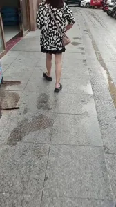 孩子数学老师吵架后被成功拿下，被我约到餐厅吃饭喝酒，喝开心了带到酒店