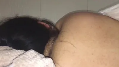 强上刚结婚不久的少妇母狗 插进去就老实了
