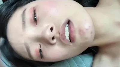 极品反差学生妹一点都不害羞，素颜露脸可爱类型，可惜就是奶子小了点