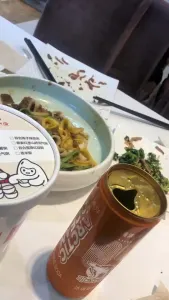 骚屄餐厅人前露出2