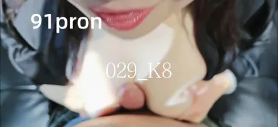 娇妻发骚，大奶乳交，伸舌勾引