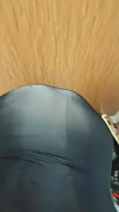重庆熟女厕所大战男大，不敢出声