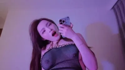 一边接长辈的电话一边忍住不乱叫
