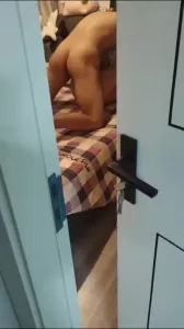 Set度老婆第一次和发小3p