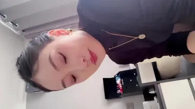 富婆酒吧约男模，有钱真好，连逼都是定期保养，稍微一摸就水汪汪的