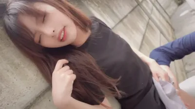 [原创] 娇美人妻在家附近的无人小道里找刺激！~然后去酒店啪啪无套内射！~