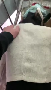 小区楼道后入少妇人妻 脱裤子就干