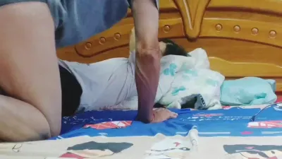大叔好久没干过女人了！舔逼10分钟操逼五分钟内射上环熟女不怕怀孕，一