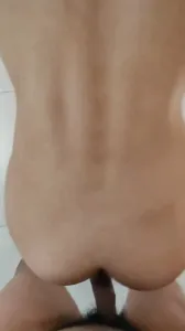 镜子前后入放暑假的清纯女大学生