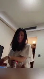这奶子简直是艺术品，当我射在奶子上的时候差点没有爽死我！