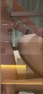成功尿逼里的时候射了出来，她说她前夫从没受过这种待遇，想都没敢想