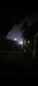 夜晚公园小可爱主动翘臀求艹