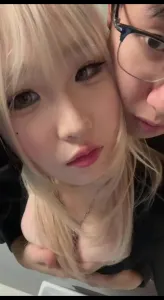 年轻小情侣就是会玩， 戴个兔耳朵造型玩情趣诱惑，穿着情趣内衣跪地口交