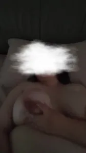 自己奶子自己摸，爽了之后也不害怕大叽霸了