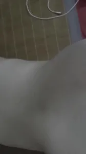 夜里睡不着偷偷潜入同村48岁大屁股熟女阿姨家操逼，好担心他老突然回来
