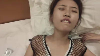 网袜骚货的淫荡表情，后面吃鸡(电报群已更新)