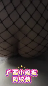 [原创] 广西小炮友网纹装，鸡巴放进去瞬间淫叫