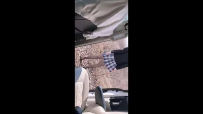 原创野外露出调教18岁骚母狗 黑丝巴黎世家 车里吃鸡巴 然后爆操