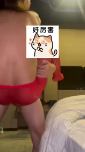 来酒店与巨臀熟女阿姨玩站立式冲刺在内的各种姿势