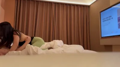 偷情性压抑很久的少妇 直接肏疯了全程狂叫