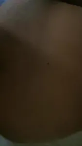 开房约炮人妻，后入式无套内射让她爽歪歪，最后无套射入