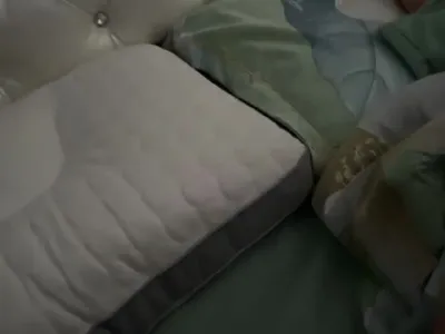 人妻边偷情边打电话
