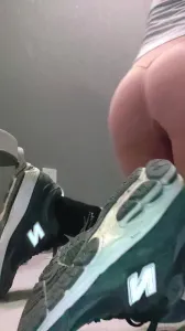 调教182运动员露出自慰喷尿