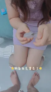 红杏妻把我鸟笼钥匙塞进屄里带走给炮友