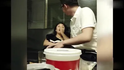 从吃饭的时候就开始接吻，老公，我真的忍不住了才出轨的