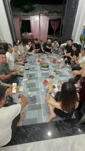 越南人妻在朋友家过夜 被我操哭了 捂着嘴巴不敢出声