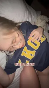 骚货一个主动求男友扣逼！还去舔屁眼玩毒龙，全程都让男友使劲扣自己