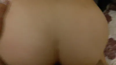 夫妻自拍，沙发后入~