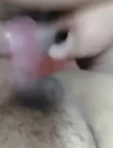 和48岁大屁股熟女阿姨偷情，阿姨性欲特别旺盛，喜欢用大鸡巴打大阴唇