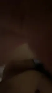 约操女收银员边做边给闺蜜打电话，完整版见详情页