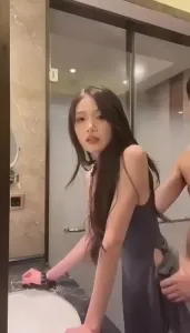高颜值房产销售为了卖房主动与业主约啪，这样得销售给我来一个(电报已)