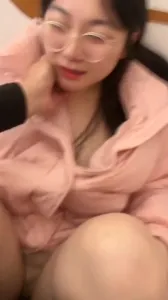 还是眼镜妹润，完整版已上传至电报群